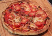 Posna pica sa paradajzom pizza sa paradajzom