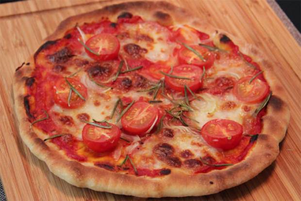 Posna pizza sa paradajzom
