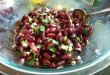 Posna salata od crvenog pasulja Posna salata od crvenog pasulja recept