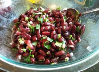 Posna salata od crvenog pasulja Posna salata od crvenog pasulja recept
