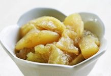 Kuvane jabuke sa suvim grožđem kuvane jabuke sa suvim grozdjem recept