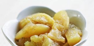 Kuvane jabuke sa suvim grožđem kuvane jabuke sa suvim grozdjem recept