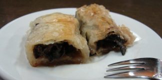 Baklava sa suvim šljivama baklava sa suvim sljivama