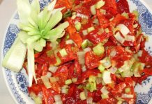 Posna salata sa suvim paprikama i prazilukom posna salata od suve paprike i praziluka