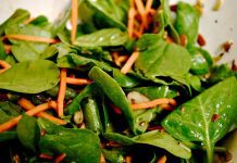 Posna salata od spanaća sa kukuruzom i šargarepom salata-od-spanaca-sa-kukuruzom-i-sargarepom