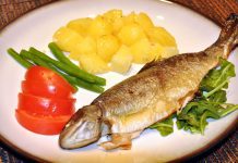 Pečena pastrmka pecena pastrmka