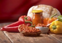Ajvar od pečenih paprika domaci ajvar od pecenih paprika