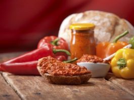 domaci ajvar od pecenih paprika