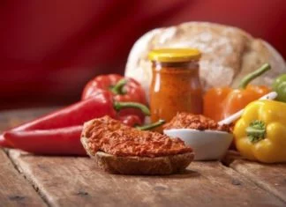 Ajvar od pečenih paprika domaci ajvar od pecenih paprika