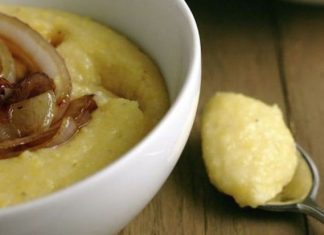 Postan kačamak sa crnim lukom na vodi postan kacamak sa crnim lukom recept