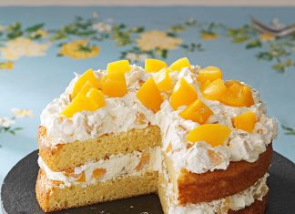 Posna torta sa breskvom i lešnikom Posna torta sa breskvom i lešnikom