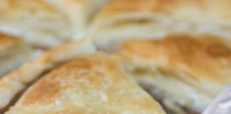 Niška posna banica sa belim kukuruznim brašnom Niška posna banica sa belim kukuruznim brašnom