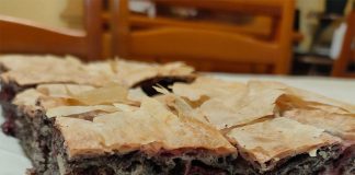 Posna pita sa makom i višnjama na vodi Posna pita sa makom i višnjama na vodi