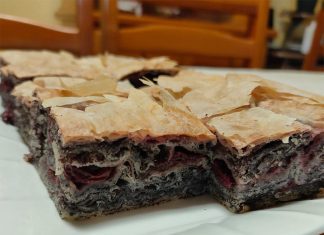 Posna pita sa makom i višnjama na vodi Posna pita sa makom i višnjama na vodi