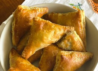 Posni trouglići sa ajvarom Posni trouglići sa ajvarom