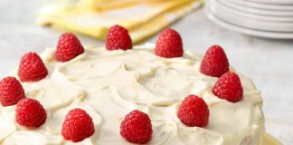 Posna voćna torta sa malinama Posna voćna torta sa malinama