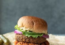 Posni burgeri od kinoe i leblebija Posni burgeri od kinoe i leblebija