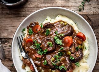 Posni gulaš sa lisičarkama Posni gulaš sa lisičarkama