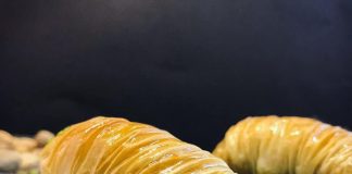 Posna gužvana baklava sa lešnicima Posna gužvana baklava sa lešnicima