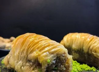 Posna gužvana baklava sa lešnicima Posna gužvana baklava sa lešnicima