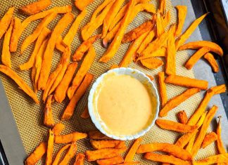 Posni pomfrit od batata sa aioli dresingom Posni pomfrit od batata sa Aioli dresingom