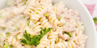 Posna salata sa pirinčem i tunjevinom Posna salata sa pirinčem i tunjevinom