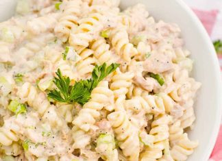 Posna salata sa pirinčem i tunjevinom Posna salata sa pirinčem i tunjevinom