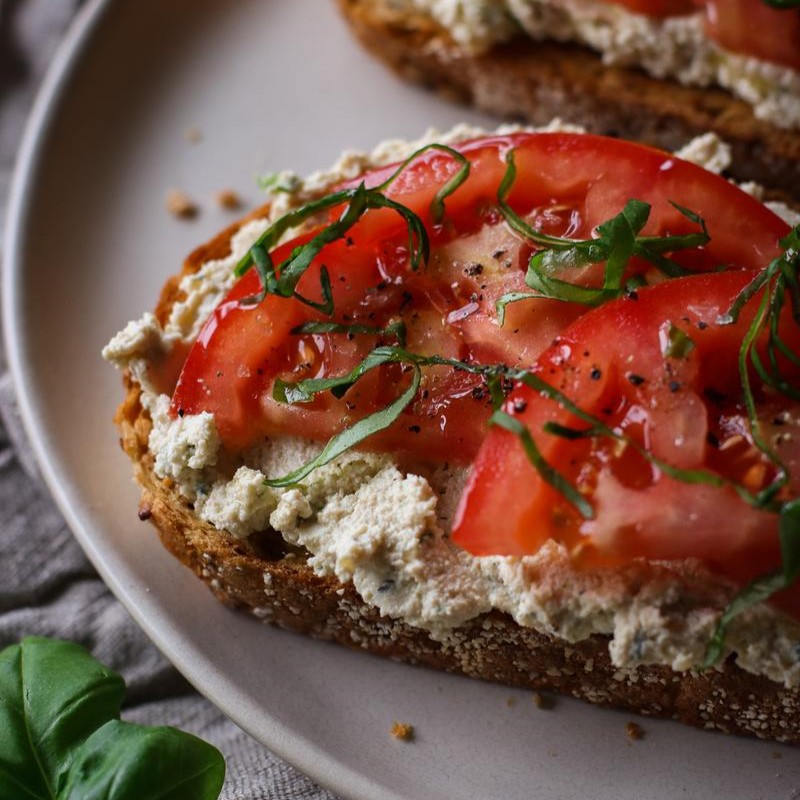 Posni tost sa tofu sirom i povrćem