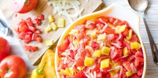 Posna salata sa mladim lukom Posna salata sa mladim lukom
