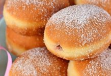 Posne krofne sa jagodom Posne krofne sa jagodom