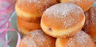 Posne krofne sa jagodom Posne krofne sa jagodom