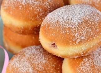 Posne krofne sa jagodom Posne krofne sa jagodom