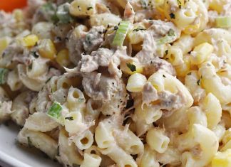 Posna tuna salata sa tzatzikijem Posna tuna salata sa tzatzikijem