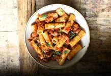 Posna pasta sa patlidžanom i paradajzom Posna pasta sa patlidžanom i paradajzom