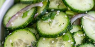 Posna salata od mladog luka i krastavca Posna salata od mladog luka i krastavca