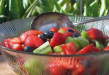 Posna voćna salata sa medom Posna voćna salata sa medom