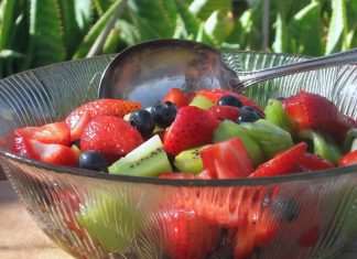 Posna voćna salata sa medom Posna voćna salata sa medom