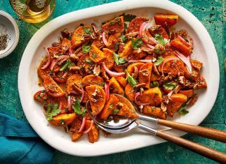 Posna batat salata sa crvenim lukom Posna batat salata sa crvenim lukom