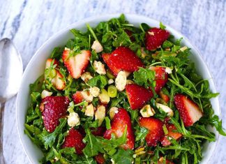 Posna salata od rukole i jagoda Posna salata od rukole i jagoda