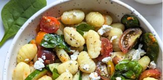 Posna salata sa njokama Posna salata sa njokama