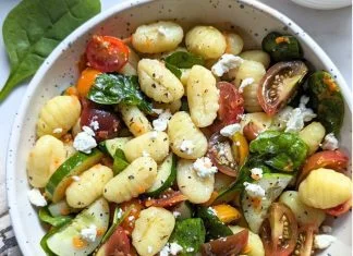 Posna salata sa njokama Posna salata sa njokama
