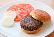 Posni burger od crnog pasulja Posni burger od crnog pasulja