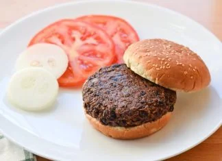 Posni burger od crnog pasulja Posni burger od crnog pasulja