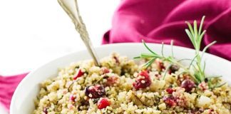 Posna kinoa salata sa brusnicama i orasima Posna kinoa salata sa brusnicama i orasima
