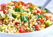 Posna kuskus salata sa povrćem i limunom Posna kuskus salata sa povrćem i limunom