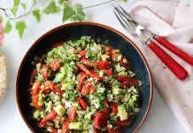 Posna salata od avokada i pečenih paprika Posna salata od avokada i pečenih paprika