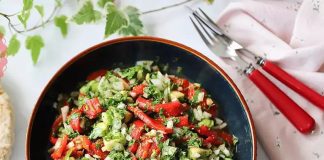 Posna salata od avokada i pečenih paprika Posna salata od avokada i pečenih paprika
