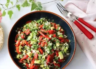 Posna salata od avokada i pečenih paprika Posna salata od avokada i pečenih paprika