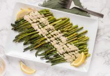 Posne grilovane špargle sa tahini sosom Posne grilovane špargle sa tahini sosom