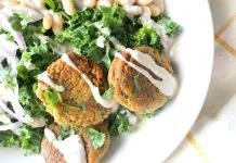 Posni falafel sa salatom od kelja Posni falafel sa salatom od kelja